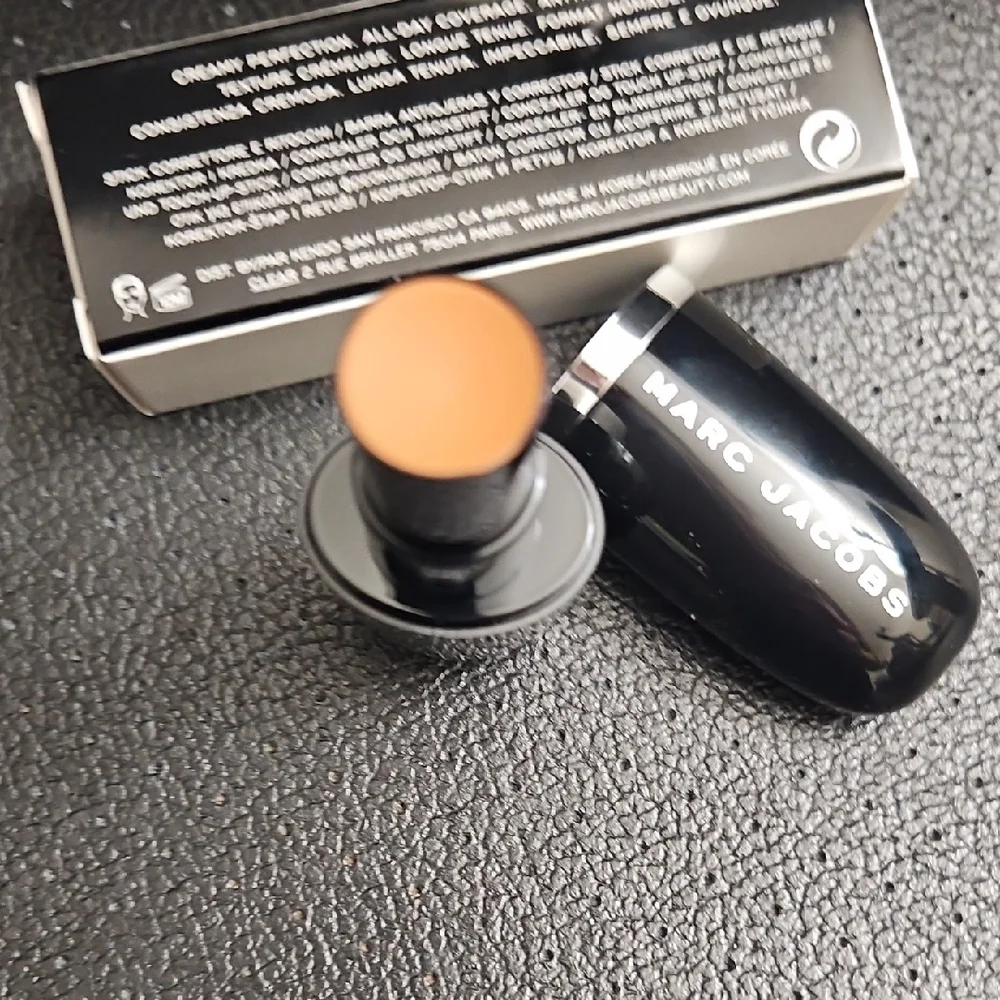 Marc Jacobs Black Accomplice Concealer